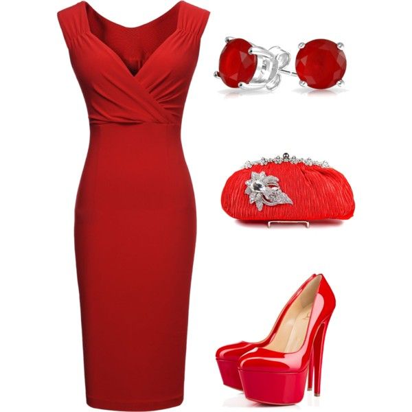 Красное платье с бусами