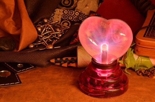 10 удачных идей хороших подарков на День святого Валентина светильник